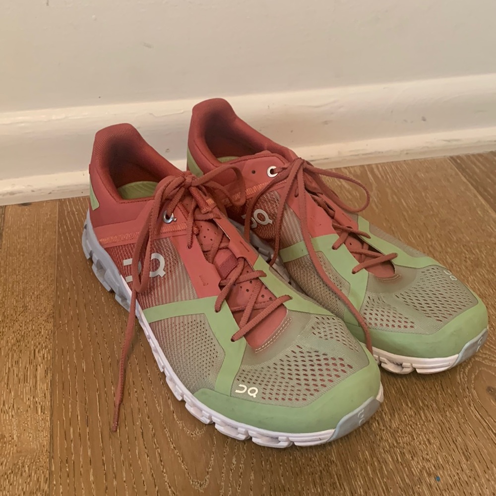 On cloud cloudflow v2 sneakers